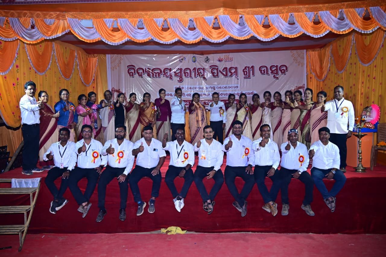 Teachers on stage at the School-level PM SHRI Utsav